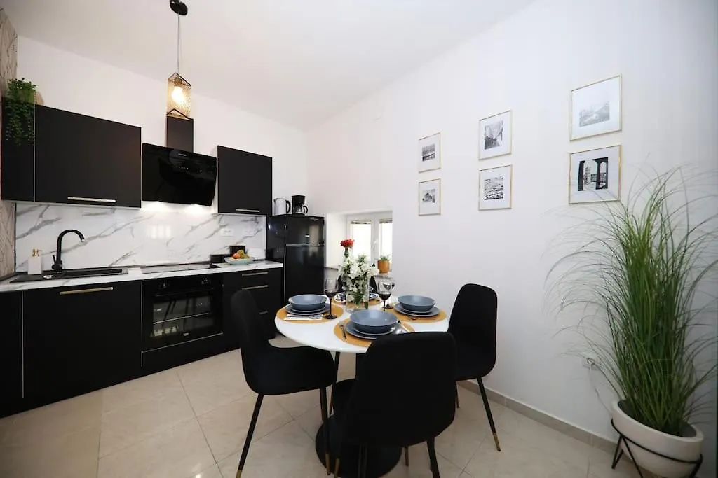 “Minipalais” Apartment In The Heart Of Zadar Croatia