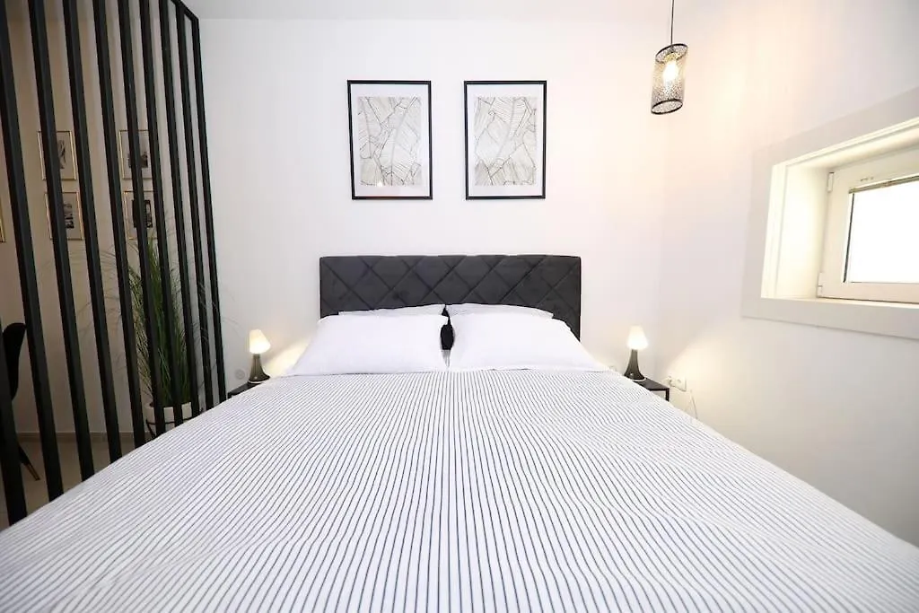 “Minipalais” Apartment In The Heart Of Zadar